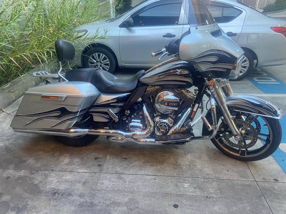 HARLEY-DAVIDSON STREET GLIDE 